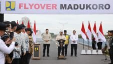 Presiden Prabowo Subianto saat meresmikan flyover Madukoro yang terletak di Jalan Madukoro Raya, Kecamatan Semarang Barat, Kota Semarang, Jawa Tengah, Rabu (11/12/2024) pagi. (Dok. Tim Media Prabowo Subianto)