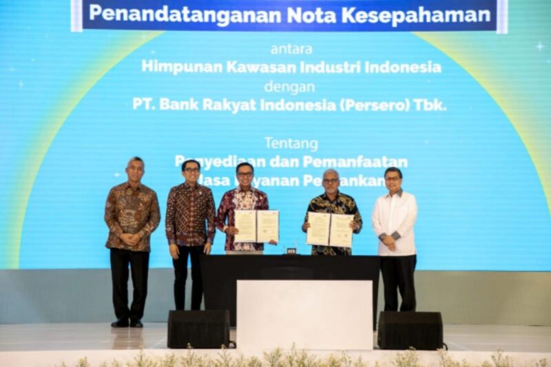 Guna mencapai target pertumbuhan ekonomi nasional, PT Bank Rakyat Indonesia (Persero) Tbk (BRI) menandatangani Nota Kesepahaman (MoU) dengan Himpunan Kawasan Industri (HKI). (Dok. BRI)
