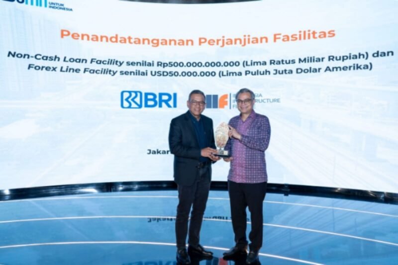 Penandatanganan perjanjian fasilitas kredit PT Bank Rakyat Indonesia (Persero) Tbk. kepada PT Indonesia Infrastructure Finance (IIF), di Kantor Pusat BRI, Jakarta pada Kamis (27/2/2025). (Dok. BRI)